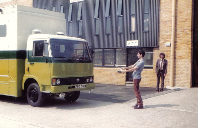 Tom Favell BRT leaving Crockford Lane Aug 1981